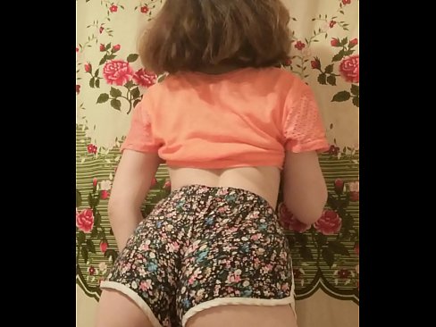 ❤️ Una ghjovana sexy si spoglia i pantaloncini davanti à a camera ❤️ Porno à noi ❌️❤
