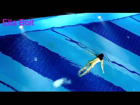 ❤️ Ùn possu micca piantà di fighjulà, ghjovana bionda catturata nuda in piscina ELLA BOLT ❤️ Porno à noi ❌️❤