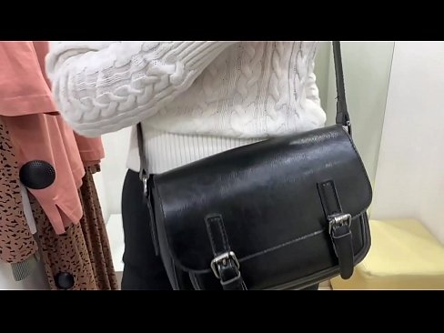 ❤️ Masturbazione publica di a ghjovana cagna FeralBerry cù un dildo in a sala di prove ❤️ Porno à noi ❌️❤