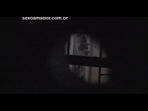 ❤️ Blondie hè videoregistrata in segretu da un voyeur di u quartieru nascostu daretu à i mattoni cavi ❤️ Porno à noi ❌️❤