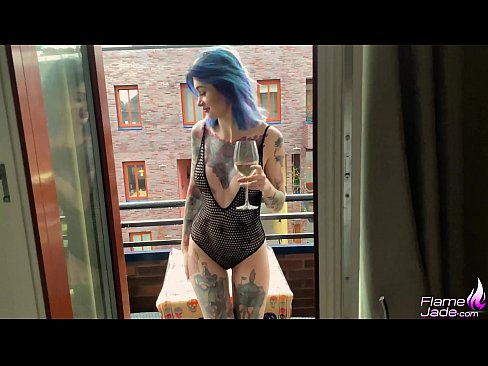 ❤️ Ragazza tremenda chì succhia cù una bocca è cazzo appassionatamente sottu à u celu apertu ❤️ Porno à noi ❌️❤